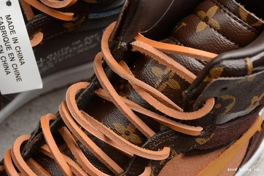 (WITH -LouiV CASE) JORDAN AIR AQ0818-158 AQ0818-158 O-W 1 0402